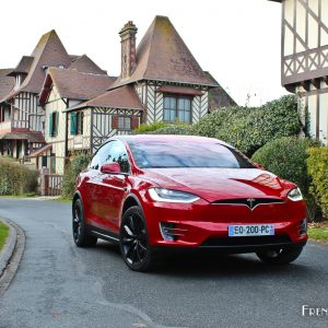 Photo route Tesla Model X 100D (2017)