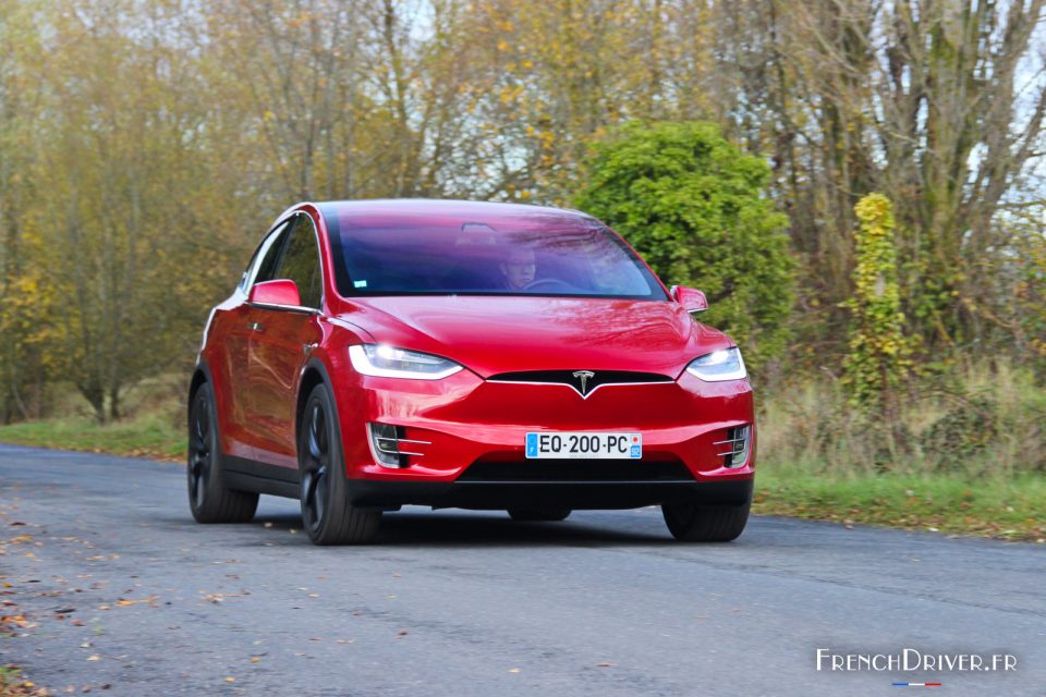 Photo 3/4 avant dynamique Tesla Model X 100D (2017)