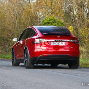 Photo 3/4 arrière dynamique Tesla Model X 100D (2017)