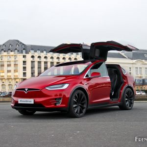 Photo portières Falcon ouvertes Tesla Model X 100D (2017)