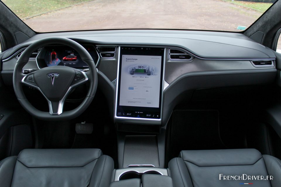 Photo tableau de bord Tesla Model X 100D (2017)