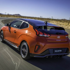 Photo 3/4 arrière dynamique Hyundai Veloster Turbo (2018)