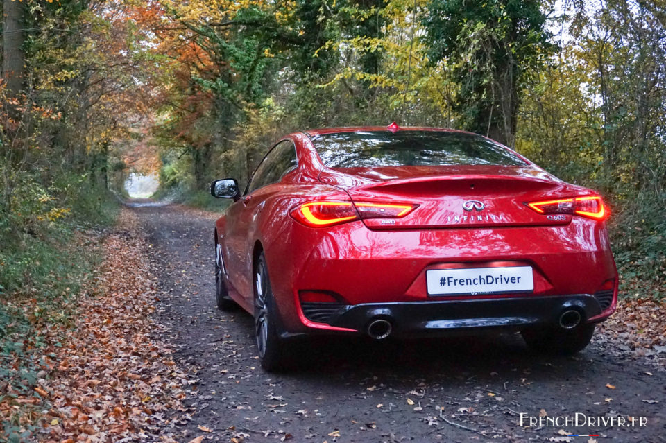 Photo 3/4 arrière statique Infiniti Q60 S (2017)