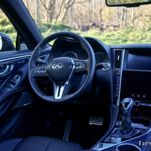 Photo poste de conduite Infiniti Q60 S (2017)