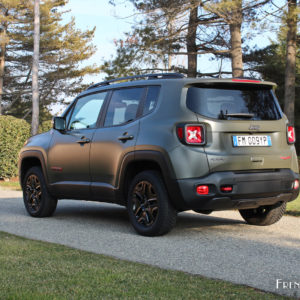 Photo 3/4 arrière Jeep Renegade Trailhawk (2018)