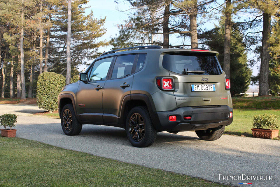 Photo 3/4 arrière Jeep Renegade Trailhawk (2018)