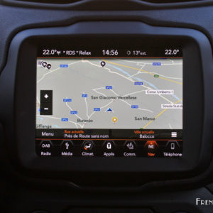 Photo navigation GPS écran tactile Jeep Renegade Trailhawk (201