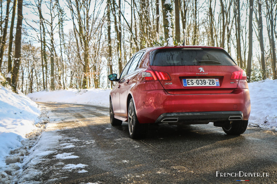 Photo 3/4 arrière Peugeot 308 GT restylée PureTech 225 EAT8 (2