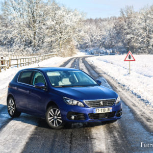 Photo 3/4 avant Peugeot 308 restylée PureTech 130 EAT8 (2018)