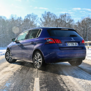 Photo 3/4 arrière Peugeot 308 restylée PureTech 130 EAT8 (2018