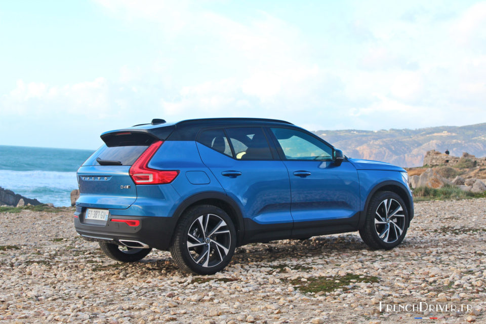 Photo 3/4 arrière statique Volvo XC40 (2018)