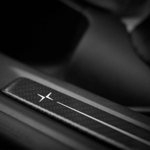 Photo seuil de porte carbone Polestar 1 (2018)