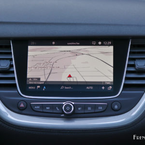 Photo navigation GPS écran tactile Opel Grandland X (2018)