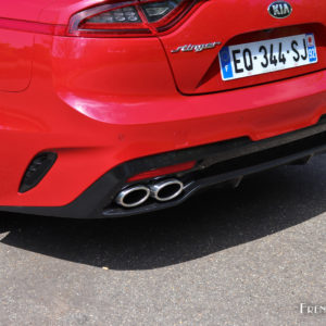 Photo quadruple sortie d’échappement chromée Kia Stinger GT (2