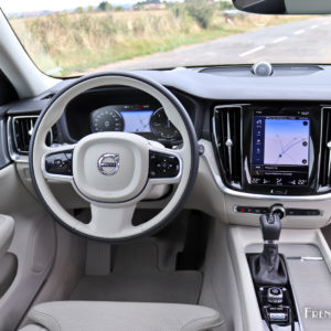 Photo poste de conduite Volvo V60 (2018)