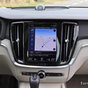 Photo navigation GPS écran tactile Volvo V60 (2018)