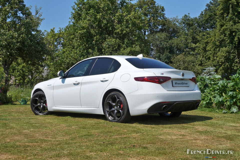 Photo 3/4 arrière Alfa Romeo Giulia Veloce (2018)