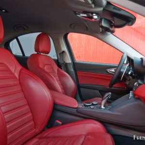 Photo sièges avant cuir rouge Alfa Romeo Giulia Veloce (2018)
