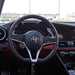 Photo volant cuir Alfa Romeo Giulia Veloce (2018)