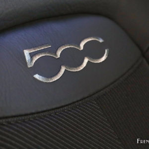 Photo détail logo siège Fiat 500X restylé (2018)