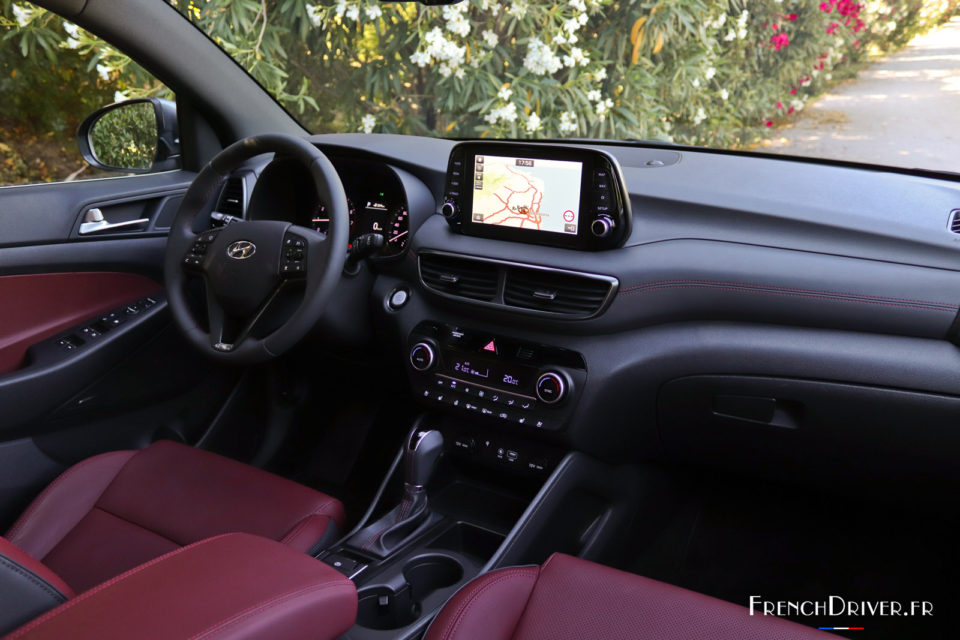 Photo intérieur cuir Hyundai Tucson III restylé (2018)
