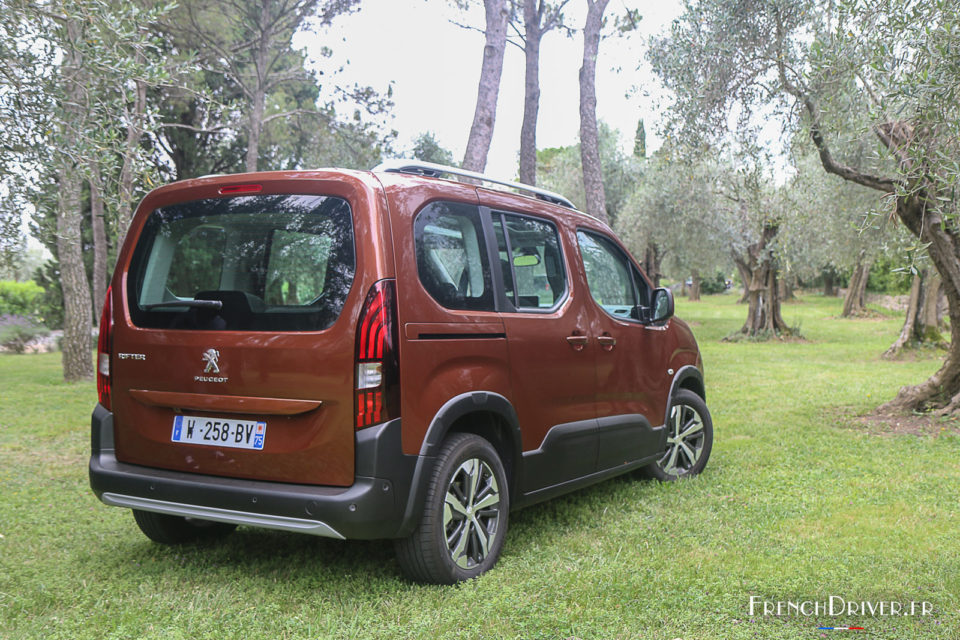 Photo 3/4 arrière Peugeot Rifter GT Line (2018)