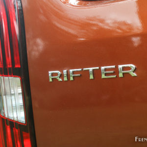 Photo sigle Peugeot Rifter (2018)