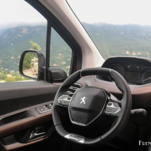 Photo volant cuir Peugeot Rifter (2018)