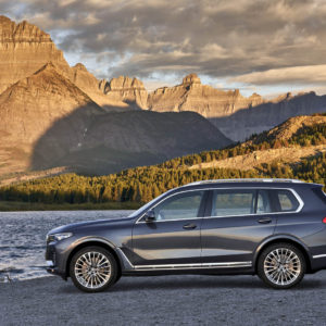 Photo officielle profil BMW X7 (2018)