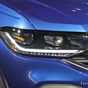 Photo phare avant LED Volkswagen T-Cross Bleu Récif – Présenta