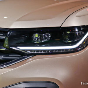 Photo phare avant LED Volkswagen T-Cross R-Line Beige Cuivré –