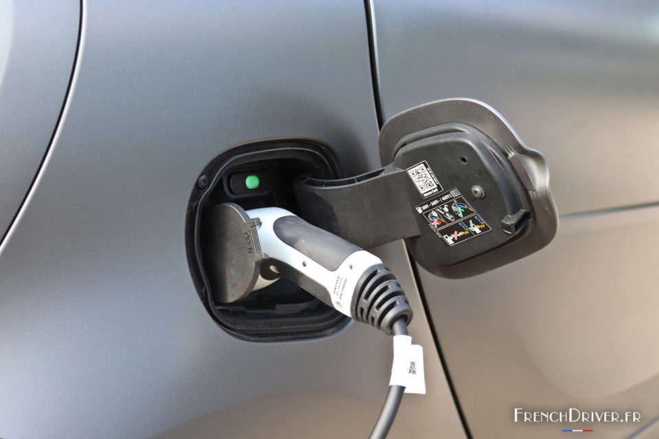 Photo prise recharge Smart EQ Fortwo électrique (2018)