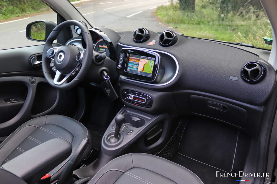 Photo intérieur simili cuir Smart EQ Fortwo électrique (2018)