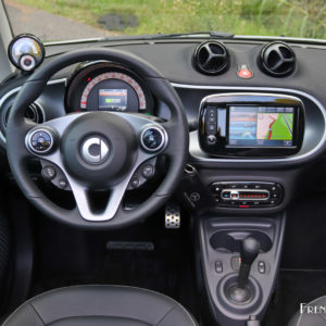 Photo poste de conduite Smart EQ Fortwo électrique (2018)