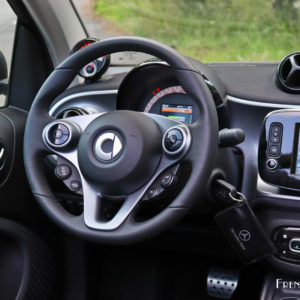 Photo volant cuir Smart EQ Fortwo électrique (2018)