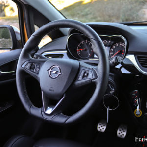 Photo volant cuir Opel Corsa GSi (2018)