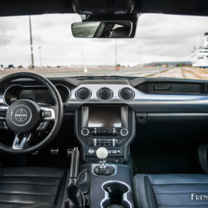Photo tableau de bord intérieur cuir Ford Mustang Bullitt (2019