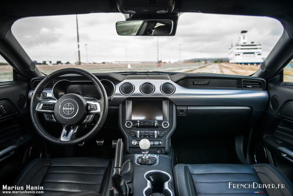 Photo tableau de bord intérieur cuir Ford Mustang Bullitt (2019