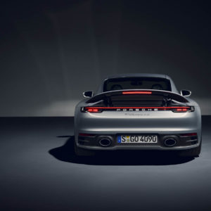 Photo vue arrière Porsche 911 Carrera 4S Type 992 (2019)