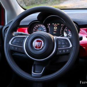 Photo volant cuir Fiat 500X restylée (2019)