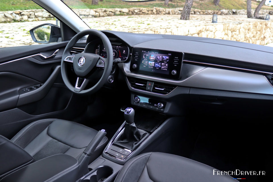 Photo intérieur cuir Suède Skoda Scala (2019)