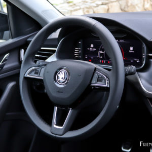 Photo volant cuir Skoda Scala (2019)