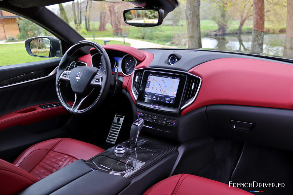 Photo intérieur cuir rouge Maserati Ghibli SQ4 (2019)