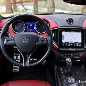 Photo poste de conduite Maserati Ghibli SQ4 (2019)