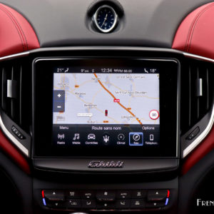 Photo navigation GPS écran tactile Maserati Ghibli SQ4 (2019)