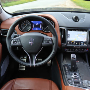 Photo poste de conduite Maserati Levante S (2019)