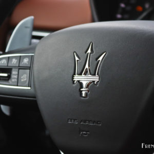 Photo détail logo volant Maserati Levante S (2019)