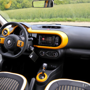 Photo intérieur Jaune Mango Renault Twingo III restylée (2019)