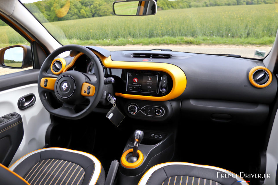 Photo intérieur Jaune Mango Renault Twingo III restylée (2019)