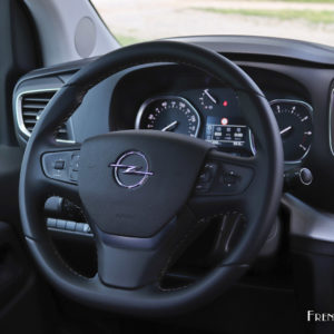 Photo volant cuir Opel Zafira Life (2019)